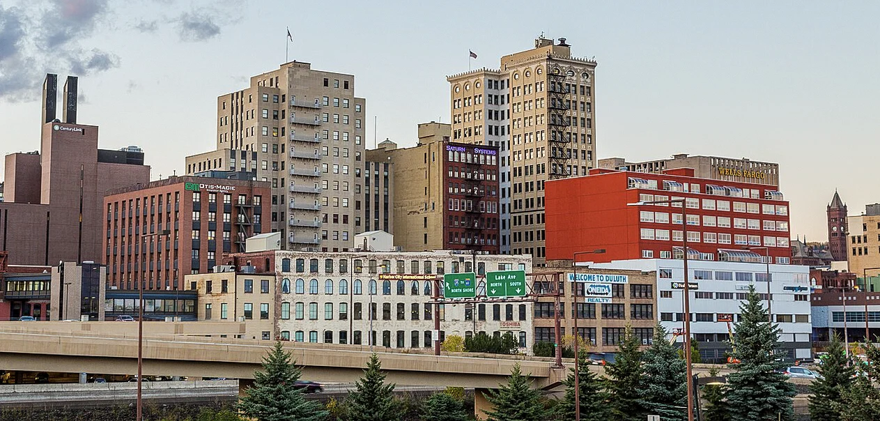 Destination view of Duluth. Downtown Duluth, Minnesota Skyline (25406820466) (cropped)