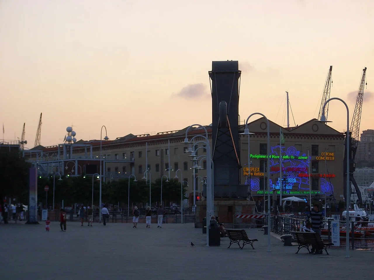 Destination view of Genoa. Porto Antico Genova varie 05