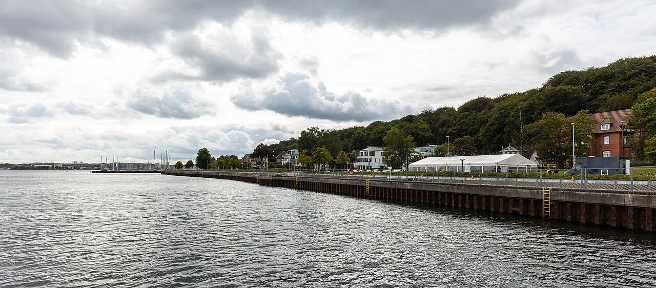 Destination view of Kiel. Kiellinie, Kiel, Alemania, 2019-09-10, DD 12