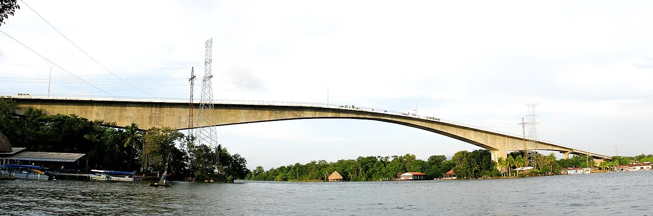 Destination view of Santo Tomás de Castilla. Puente de Rio Dulce, Livingston Guatemala