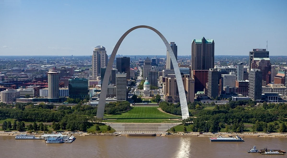 Destination view of St. Louis. Gateway Arch - St. Louis - Missouri (17275578342)